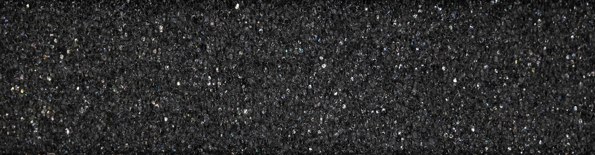 Querschnittsnahaufnahme eines grauen PUR-Schaums