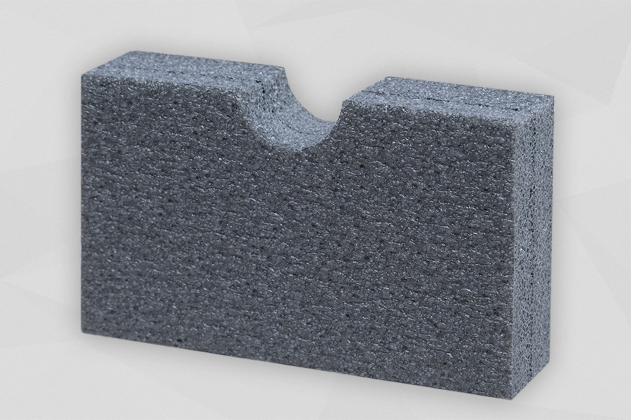 Mousse PE Cello® PE-20 Graue PE-Schaumplatte stehend vor grauem Hintergrund